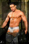 adrianfernandes057.jpg (72898 octets)