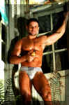 adrianfernandes068.jpg (82797 octets)
