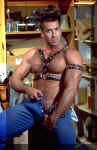 chrissteele44.jpg (80438 octets)