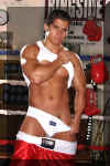 derekcruz13.jpg (73582 octets)