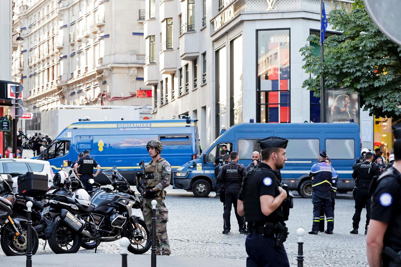 Attaque au couteau à Paris: l'agresseur soupçonné d'un meurtre une heure plus tôt à Courbevoie